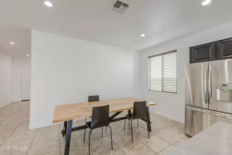 929 E Overlin Ln, Avondale, AZ 85323 photo 8