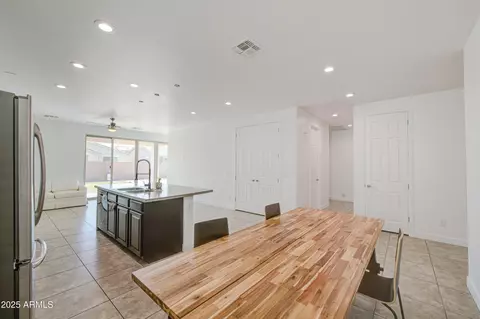 929 E Overlin Ln, Avondale, AZ 85323 photo 7