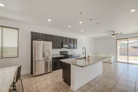 929 E Overlin Ln, Avondale, AZ 85323 photo 9