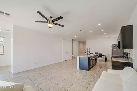929 E Overlin Ln, Avondale, AZ 85323 photo 16