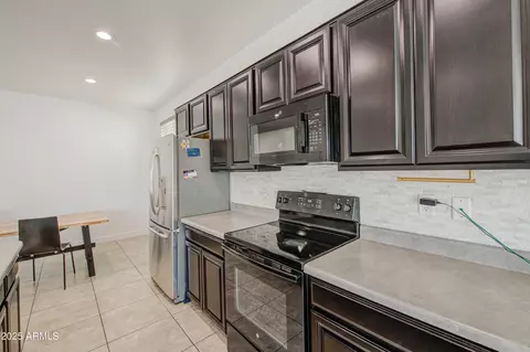 929 E Overlin Ln, Avondale, AZ 85323 photo 13
