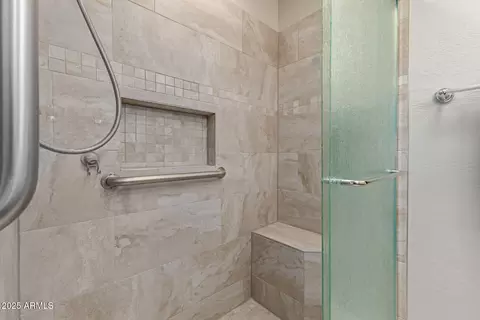Bath - 1002 E Charleston Ave, Phoenix, AZ 85022 photo 2 of 3