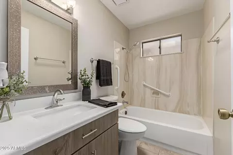 Bath - 1002 E Charleston Ave, Phoenix, AZ 85022 photo 3 of 3