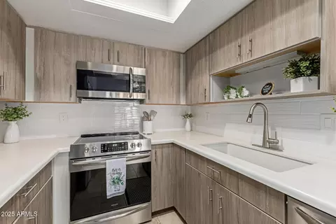 Kitchen - 1002 E Charleston Ave, Phoenix, AZ 85022 photo 3 of 4