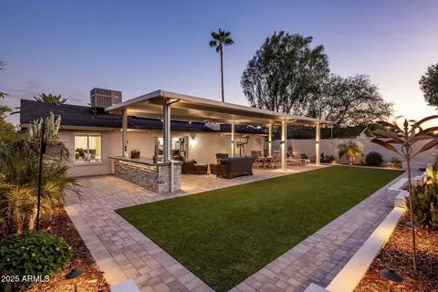 5802 E Gelding Dr, Scottsdale, AZ 85254