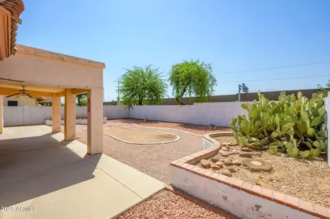 Exterior - 1609 E Windsong Dr, Phoenix, AZ 85048 photo 5 of 8