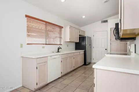 Kitchen - 1609 E Windsong Dr, Phoenix, AZ 85048 photo 3 of 4