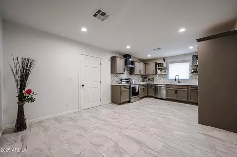 Kitchen - 6932 W Haven Ave, Phoenix, AZ 85035 photo 2 of 6