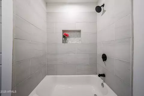 Bath - 6932 W Haven Ave, Phoenix, AZ 85035 photo 3 of 3