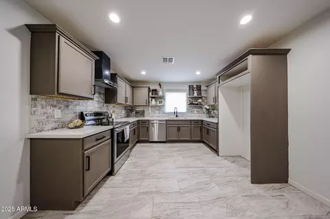 Kitchen - 6932 W Haven Ave, Phoenix, AZ 85035 photo 1 of 6