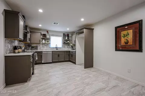Kitchen - 6932 W Haven Ave, Phoenix, AZ 85035 photo 5 of 6