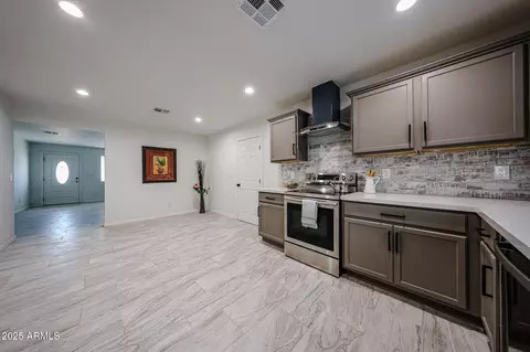 Kitchen - 6932 W Haven Ave, Phoenix, AZ 85035 photo 4 of 6