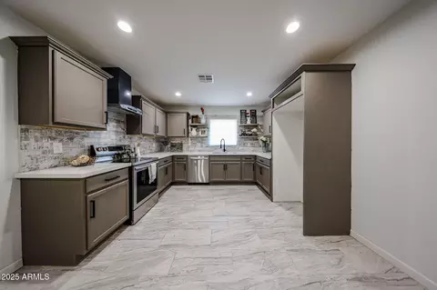 Kitchen - 6932 W Haven Ave, Phoenix, AZ 85035 photo 6 of 6