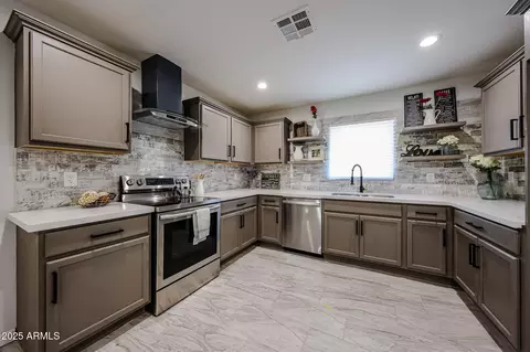 Kitchen - 6932 W Haven Ave, Phoenix, AZ 85035 photo 3 of 6