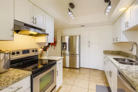 Kitchen - 7780 N 19th Dr, Phoenix, AZ 85021 photo 1 of 2