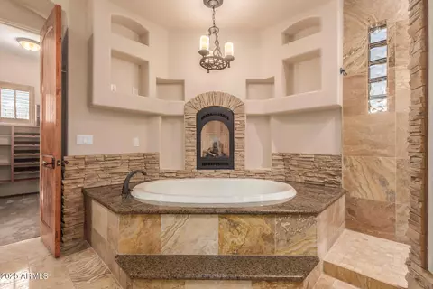 Bath - 3730 E Cloud Rd, Cave Creek, AZ 85331 photo 3 of 9