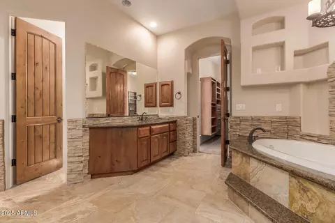 Bath - 3730 E Cloud Rd, Cave Creek, AZ 85331 photo 4 of 9