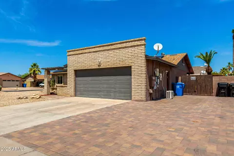 402 E Morrow Dr, Phoenix, AZ 85024 photo 2