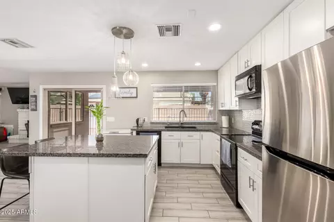 402 E Morrow Dr, Phoenix, AZ 85024 photo 9