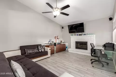 402 E Morrow Dr, Phoenix, AZ 85024 photo 6