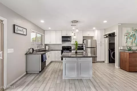 402 E Morrow Dr, Phoenix, AZ 85024 photo 3