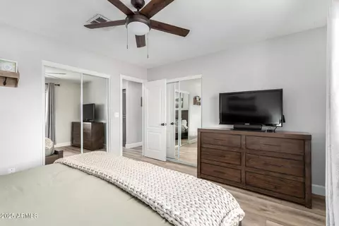 Bedroom - 3921 E Paradise Dr, Phoenix, AZ 85028 photo 5 of 7