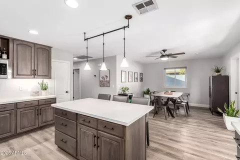 Kitchen - 3921 E Paradise Dr, Phoenix, AZ 85028 photo 4 of 6