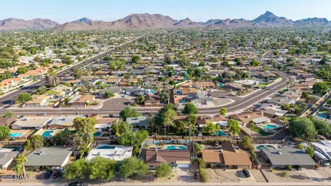 View/Area - 3921 E Paradise Dr, Phoenix, AZ 85028 photo 6 of 7