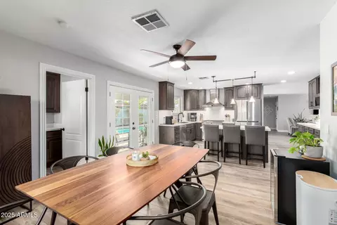 Dining - 3921 E Paradise Dr, Phoenix, AZ 85028 photo 2 of 2