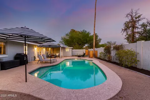 Exterior - 3921 E Paradise Dr, Phoenix, AZ 85028 photo 5 of 12