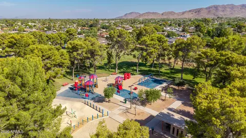 View/Area - 3921 E Paradise Dr, Phoenix, AZ 85028 photo 3 of 7