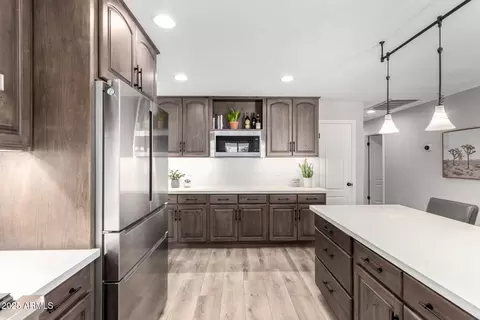 Kitchen - 3921 E Paradise Dr, Phoenix, AZ 85028 photo 3 of 6