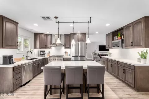 Kitchen - 3921 E Paradise Dr, Phoenix, AZ 85028 photo 5 of 6