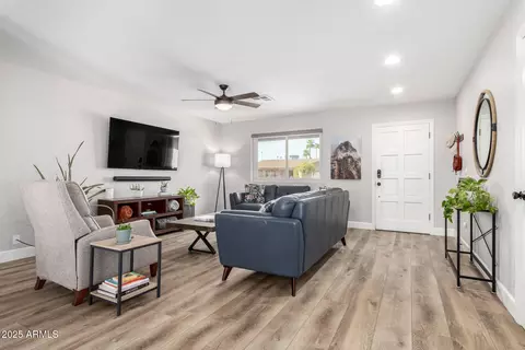 Living - 3921 E Paradise Dr, Phoenix, AZ 85028 photo 1 of 2