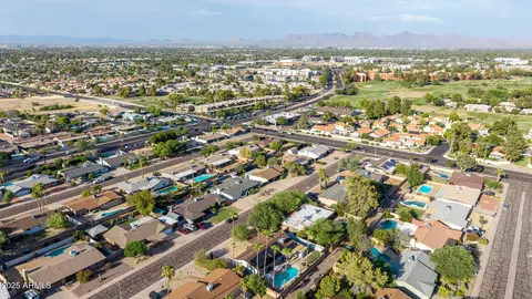 View/Area - 3921 E Paradise Dr, Phoenix, AZ 85028 photo 7 of 7