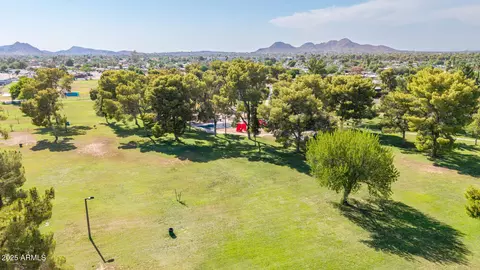 View/Area - 3921 E Paradise Dr, Phoenix, AZ 85028 photo 1 of 7