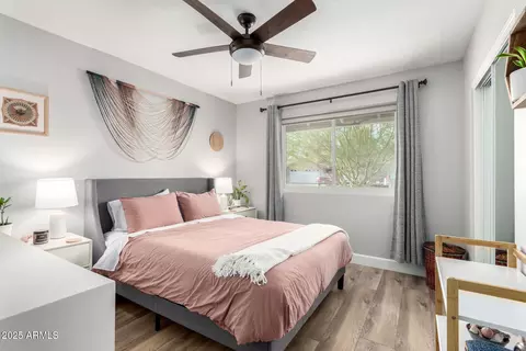 Bedroom - 3921 E Paradise Dr, Phoenix, AZ 85028 photo 6 of 7