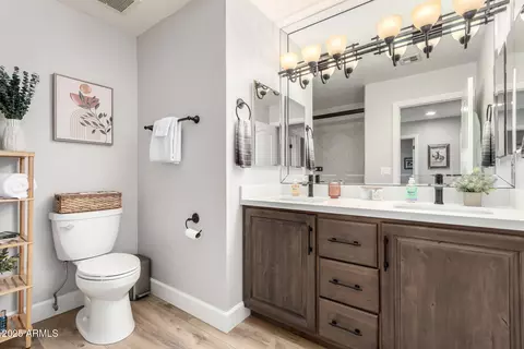 Bath - 3921 E Paradise Dr, Phoenix, AZ 85028 photo 3 of 4