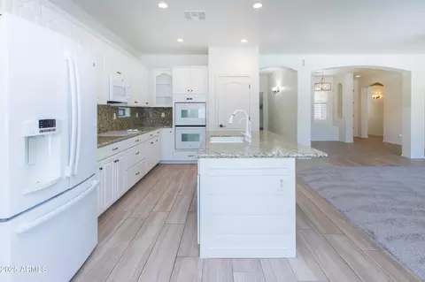 Kitchen - 632 E Raven Way, Gilbert, AZ 85297 photo 8 of 8