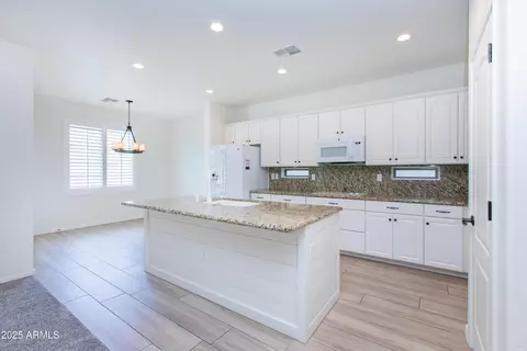 Kitchen - 632 E Raven Way, Gilbert, AZ 85297 photo 2 of 8