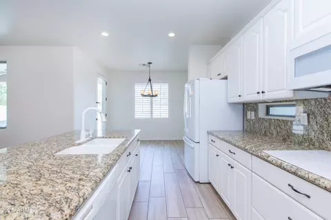 Kitchen - 632 E Raven Way, Gilbert, AZ 85297 photo 6 of 8