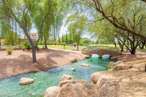 View/Area - 632 E Raven Way, Gilbert, AZ 85297 photo 2 of 10