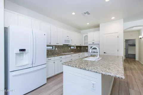 Kitchen - 632 E Raven Way, Gilbert, AZ 85297 photo 7 of 8