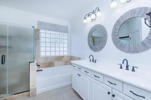 Bath - 632 E Raven Way, Gilbert, AZ 85297 photo 2 of 9