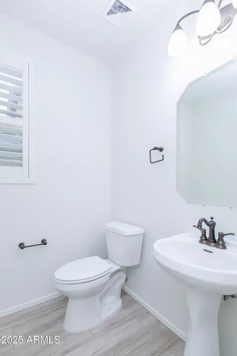 Bath - 632 E Raven Way, Gilbert, AZ 85297 photo 1 of 9