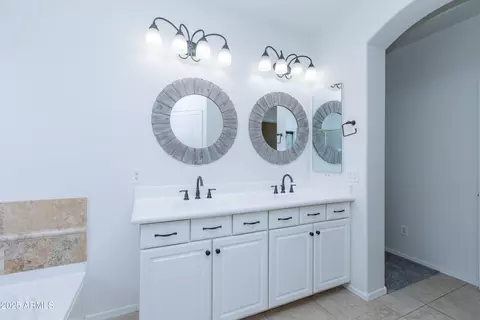 Bath - 632 E Raven Way, Gilbert, AZ 85297 photo 4 of 9