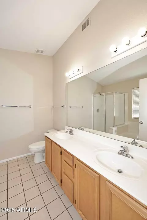 Bath - 2303 E Taro Ln, Phoenix, AZ 85024 photo 4 of 6