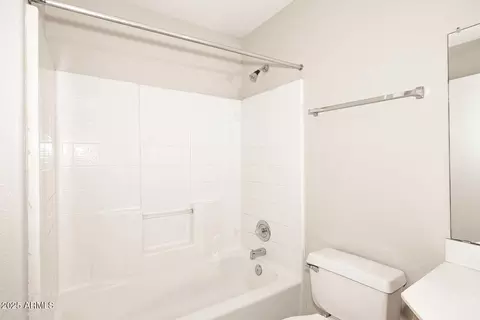 Bath - 2303 E Taro Ln, Phoenix, AZ 85024 photo 2 of 6