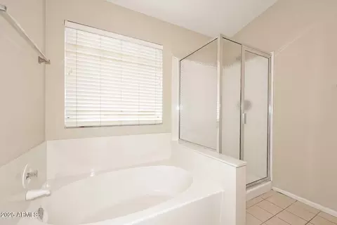 Bath - 2303 E Taro Ln, Phoenix, AZ 85024 photo 6 of 6