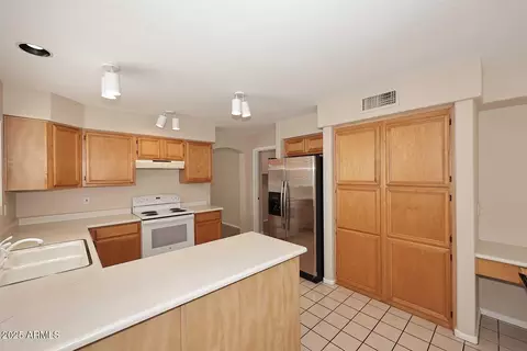 Kitchen - 2303 E Taro Ln, Phoenix, AZ 85024 photo 2 of 4